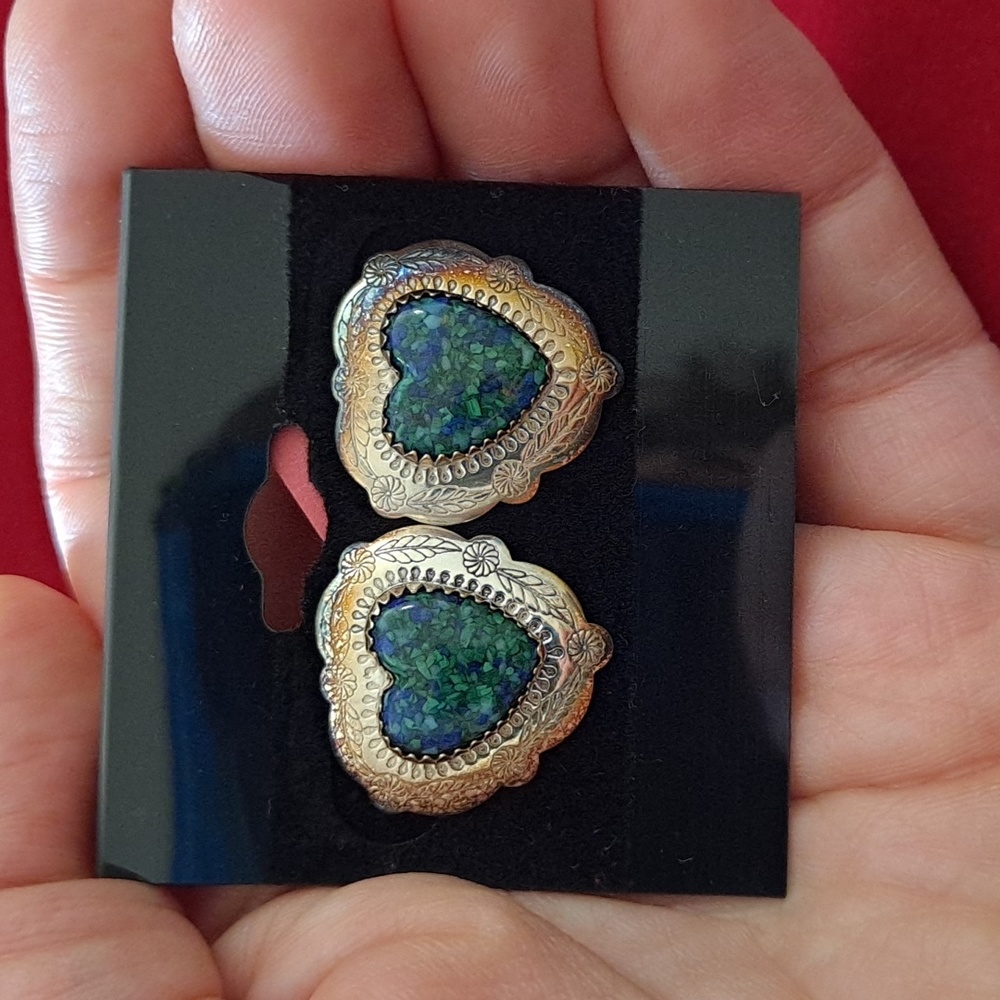 Vintage sterling silver filigree etched heart stud earrings